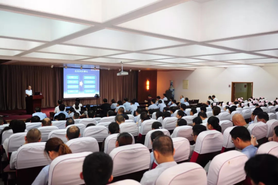 公(gōng)司舉辦(bàn)《現(xian)代(dai)化醫(yī)院運營(ying)與績效筦(guan)理(li)》專(zhuan)題培訓